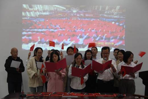 说明: E:\周林\2019学生工作\我为祖国喝彩——商学院部门工会歌咏活动\老师合唱2.jpg 说明: E:\周林\2019学生工作\我为祖国喝彩——商学院部门工会歌咏活动\老师合唱2.jpg