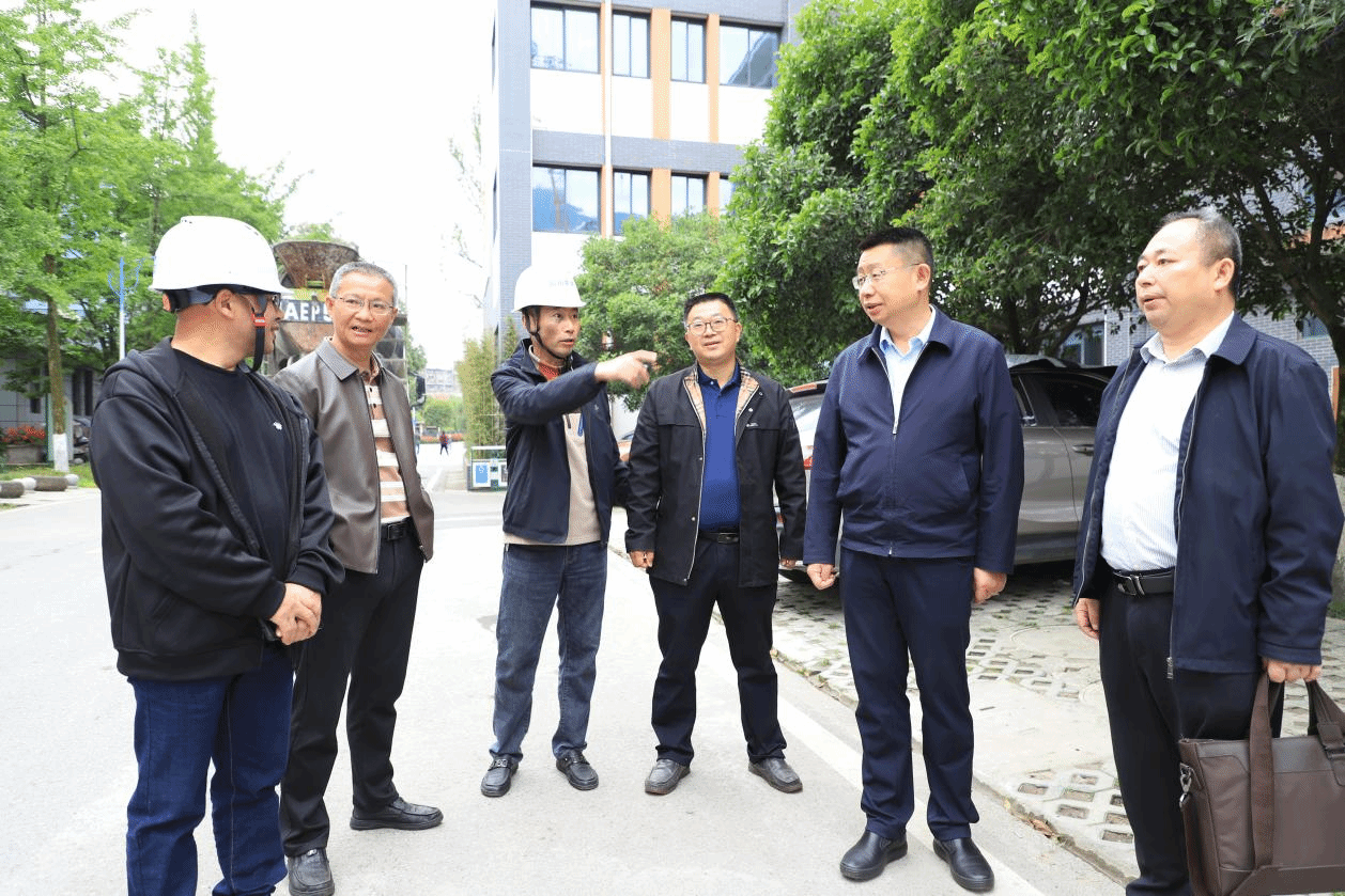 学校党委书记刘登才赴都江堰校区调研