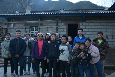 说明: E:\周林\2019学生工作\商院学子支教在大凉山:暖冬送以温情,辅教促进成长\团队成员正在进行家访2.JPG 说明: E:\周林\2019学生工作\商院学子支教在大凉山:暖冬送以温情,辅教促进成长\团队成员正在进行家访2.JPG